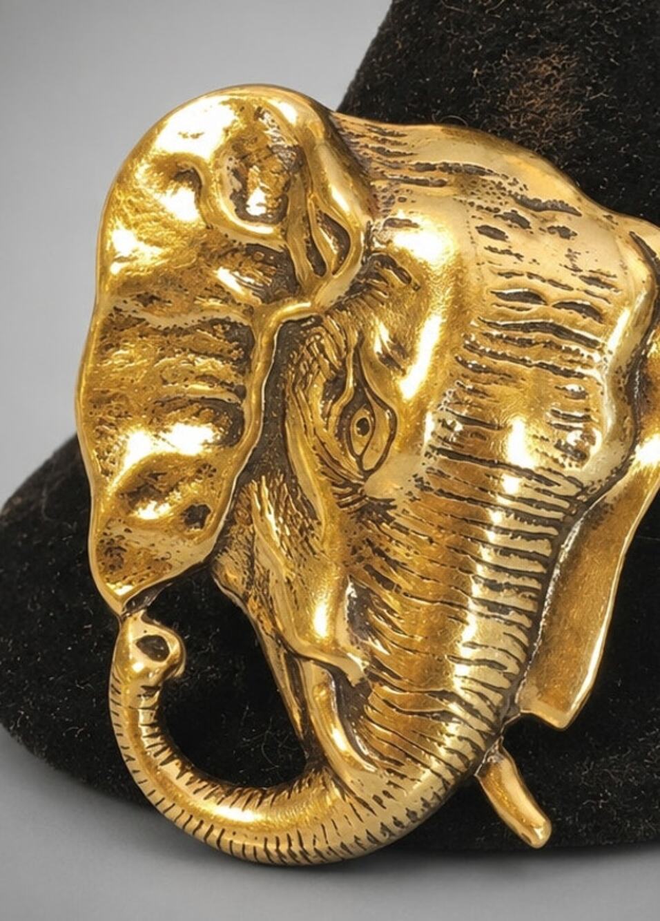 Vintage Elephant Brooch Pin Small Figural Gold Tone Stamped Realistic‎ ab1-133